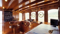 Classic Yacht OVER THE RAINBOW -  Wheelhouse